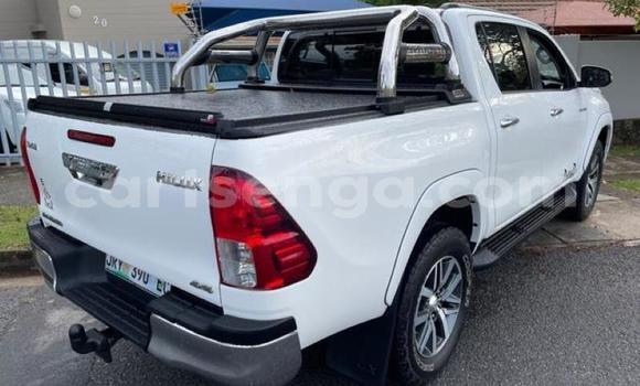 Nunua Ilio tumika Toyota Hilux White Gari ndani ya Bhunya nchini Manzini Nunua Ilio tumika Toyota Hilux White Gari ndani ya Bhunya nchini Manzini