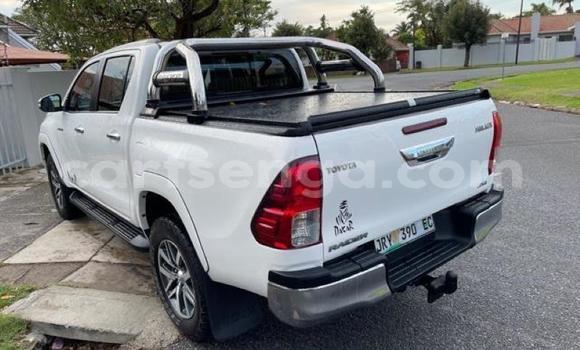 Nunua Ilio tumika Toyota Hilux White Gari ndani ya Bhunya nchini Manzini Nunua Ilio tumika Toyota Hilux White Gari ndani ya Bhunya nchini Manzini