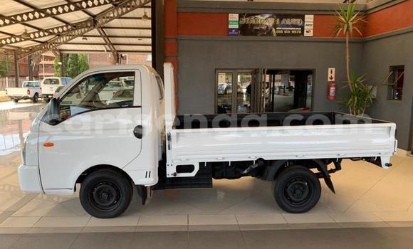 Nunua Ilio tumika Hyundai H200 White Gari ndani ya Bhunya nchini Manzini Nunua Ilio tumika Hyundai H200 White Gari ndani ya Bhunya nchini Manzini