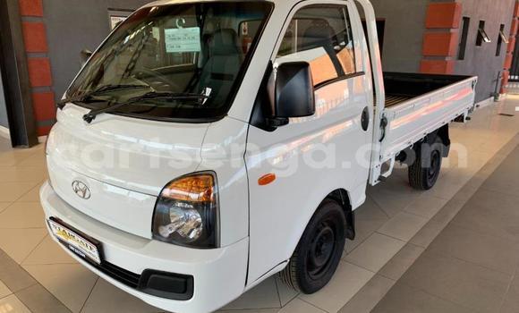 Nunua Ilio tumika Hyundai H200 White Gari ndani ya Bhunya nchini Manzini Nunua Ilio tumika Hyundai H200 White Gari ndani ya Bhunya nchini Manzini