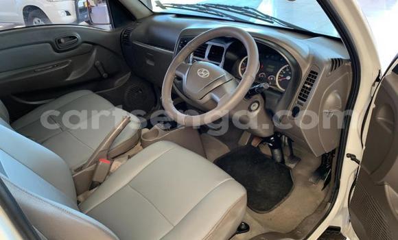 Nunua Ilio tumika Hyundai H200 White Gari ndani ya Bhunya nchini Manzini Nunua Ilio tumika Hyundai H200 White Gari ndani ya Bhunya nchini Manzini