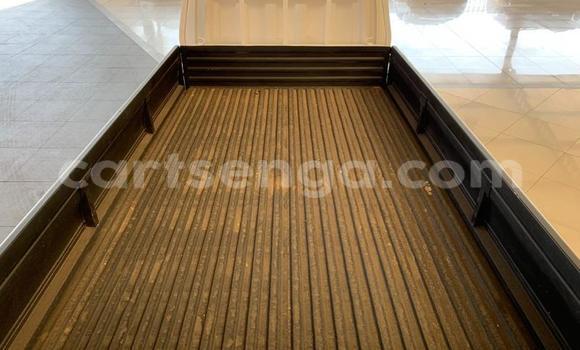 Nunua Ilio tumika Hyundai H200 White Gari ndani ya Bhunya nchini Manzini Nunua Ilio tumika Hyundai H200 White Gari ndani ya Bhunya nchini Manzini