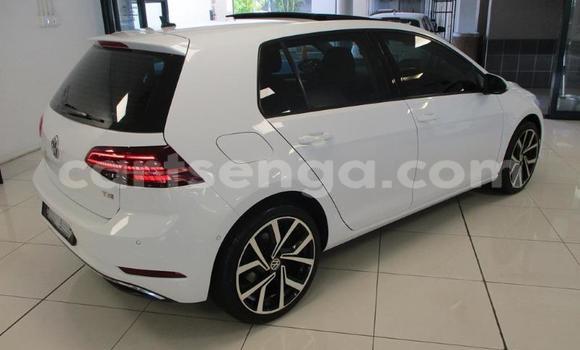 Nunua Ilio tumika Volkswagen Golf GTI White Gari ndani ya Bhunya nchini Manzini Nunua Ilio tumika Volkswagen Golf GTI White Gari ndani ya Bhunya nchini Manzini