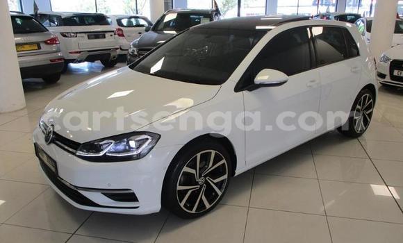 Nunua Ilio tumika Volkswagen Golf GTI White Gari ndani ya Bhunya nchini Manzini Nunua Ilio tumika Volkswagen Golf GTI White Gari ndani ya Bhunya nchini Manzini