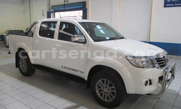 Nunua Ilio tumika Toyota Hilux White Gari ndani ya Bhunya nchini Manzini Nunua Ilio tumika Toyota Hilux White Gari ndani ya Bhunya nchini Manzini