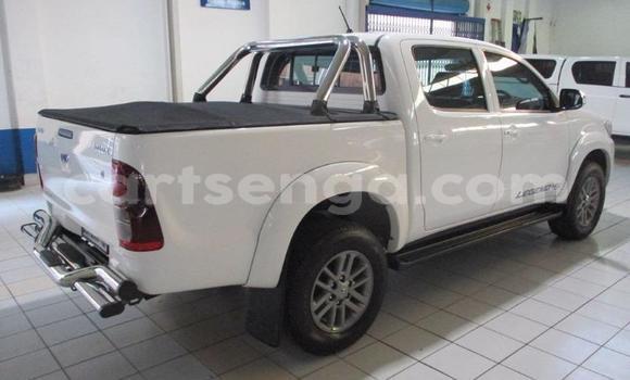 Nunua Ilio tumika Toyota Hilux White Gari ndani ya Bhunya nchini Manzini Nunua Ilio tumika Toyota Hilux White Gari ndani ya Bhunya nchini Manzini