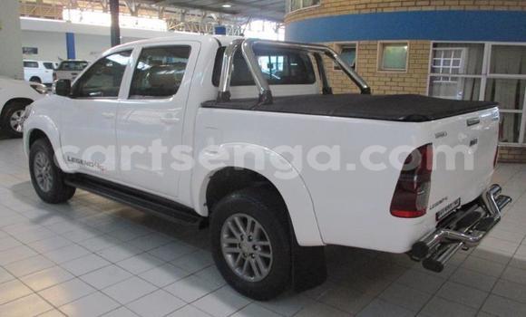 Nunua Ilio tumika Toyota Hilux White Gari ndani ya Bhunya nchini Manzini Nunua Ilio tumika Toyota Hilux White Gari ndani ya Bhunya nchini Manzini