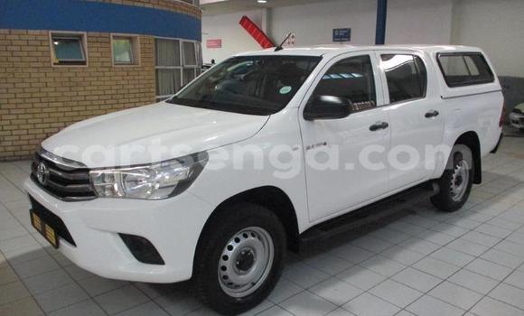 Nunua Ilio tumika Toyota Hilux White Gari ndani ya Bhunya nchini Manzini Nunua Ilio tumika Toyota Hilux White Gari ndani ya Bhunya nchini Manzini