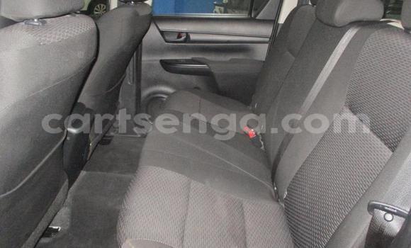 Nunua Ilio tumika Toyota Hilux White Gari ndani ya Bhunya nchini Manzini Nunua Ilio tumika Toyota Hilux White Gari ndani ya Bhunya nchini Manzini