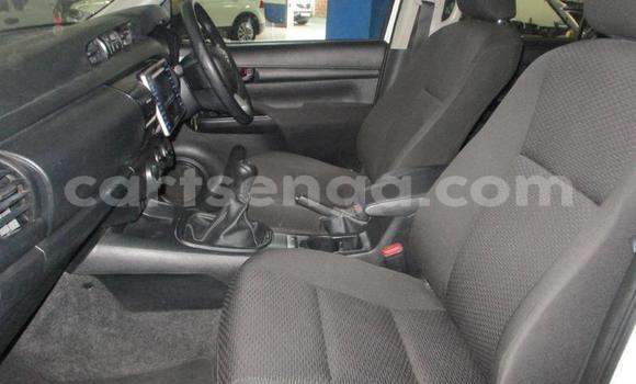 Nunua Ilio tumika Toyota Hilux White Gari ndani ya Bhunya nchini Manzini Nunua Ilio tumika Toyota Hilux White Gari ndani ya Bhunya nchini Manzini