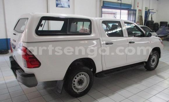 Nunua Ilio tumika Toyota Hilux White Gari ndani ya Bhunya nchini Manzini Nunua Ilio tumika Toyota Hilux White Gari ndani ya Bhunya nchini Manzini