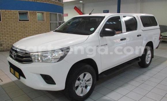 Nunua Ilio tumika Toyota Hilux White Gari ndani ya Bhunya nchini Manzini Nunua Ilio tumika Toyota Hilux White Gari ndani ya Bhunya nchini Manzini