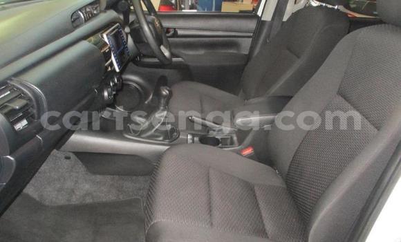 Nunua Ilio tumika Toyota Hilux White Gari ndani ya Bhunya nchini Manzini Nunua Ilio tumika Toyota Hilux White Gari ndani ya Bhunya nchini Manzini