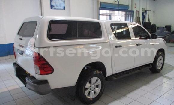 Nunua Ilio tumika Toyota Hilux White Gari ndani ya Bhunya nchini Manzini Nunua Ilio tumika Toyota Hilux White Gari ndani ya Bhunya nchini Manzini