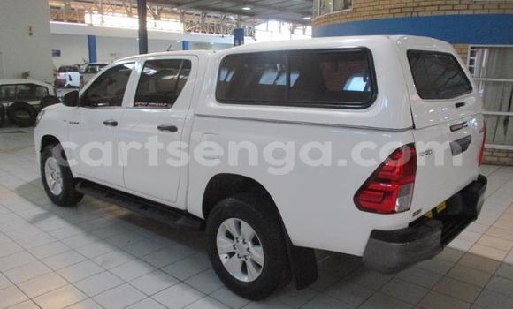 Nunua Ilio tumika Toyota Hilux White Gari ndani ya Bhunya nchini Manzini Nunua Ilio tumika Toyota Hilux White Gari ndani ya Bhunya nchini Manzini