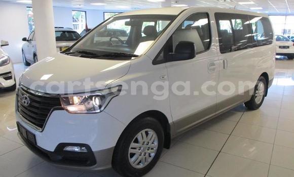 Nunua Ilio tumika Hyundai H1 White Gari ndani ya Bhunya nchini Manzini Nunua Ilio tumika Hyundai H1 White Gari ndani ya Bhunya nchini Manzini
