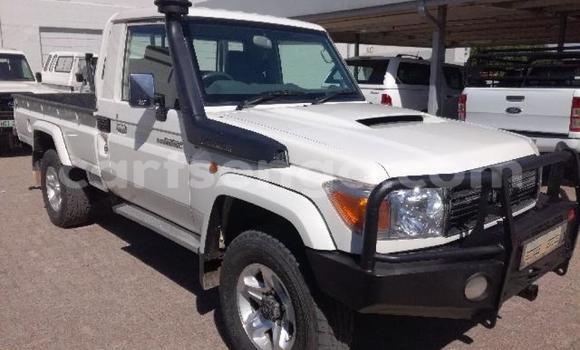 Buy Used Toyota Land Cruiser White Car in Import - Dubai in Hhohho Buy Used Toyota Land Cruiser White Car in Import - Dubai in Hhohho