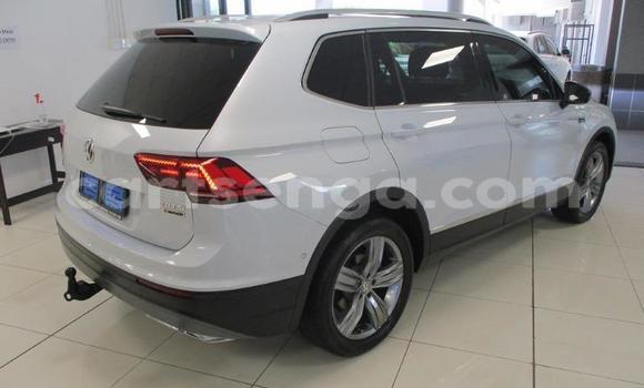 Nunua Ilio tumika Volkswagen Tiguan White Gari ndani ya Bhunya nchini Manzini Nunua Ilio tumika Volkswagen Tiguan White Gari ndani ya Bhunya nchini Manzini