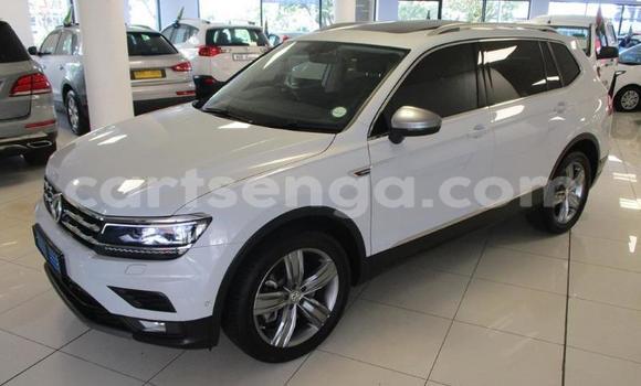 Nunua Ilio tumika Volkswagen Tiguan White Gari ndani ya Bhunya nchini Manzini Nunua Ilio tumika Volkswagen Tiguan White Gari ndani ya Bhunya nchini Manzini