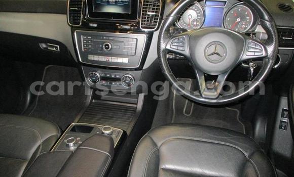 Nunua Ilio tumika Mercedes-Benz GLC 250D White Gari ndani ya Bhunya nchini Manzini Nunua Ilio tumika Mercedes-Benz GLC 250D White Gari ndani ya Bhunya nchini Manzini