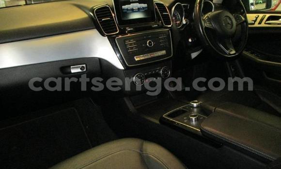 Nunua Ilio tumika Mercedes-Benz GLC 250D White Gari ndani ya Bhunya nchini Manzini Nunua Ilio tumika Mercedes-Benz GLC 250D White Gari ndani ya Bhunya nchini Manzini