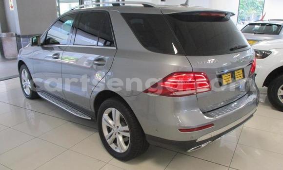 Nunua Ilio tumika Mercedes-Benz GLC 250D White Gari ndani ya Bhunya nchini Manzini Nunua Ilio tumika Mercedes-Benz GLC 250D White Gari ndani ya Bhunya nchini Manzini