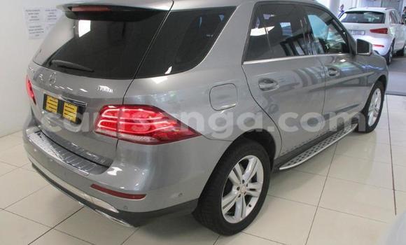 Nunua Ilio tumika Mercedes-Benz GLC 250D White Gari ndani ya Bhunya nchini Manzini Nunua Ilio tumika Mercedes-Benz GLC 250D White Gari ndani ya Bhunya nchini Manzini