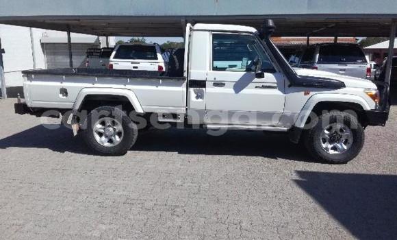 Buy Used Toyota Land Cruiser White Car in Import - Dubai in Hhohho Buy Used Toyota Land Cruiser White Car in Import - Dubai in Hhohho