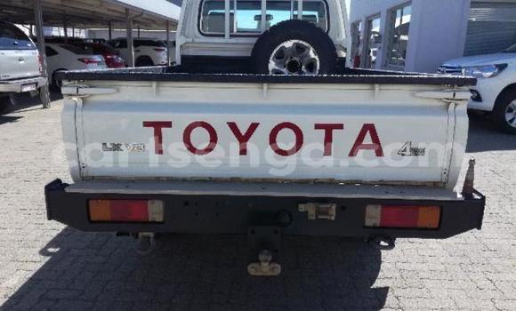 Buy Used Toyota Land Cruiser White Car in Import - Dubai in Hhohho Buy Used Toyota Land Cruiser White Car in Import - Dubai in Hhohho