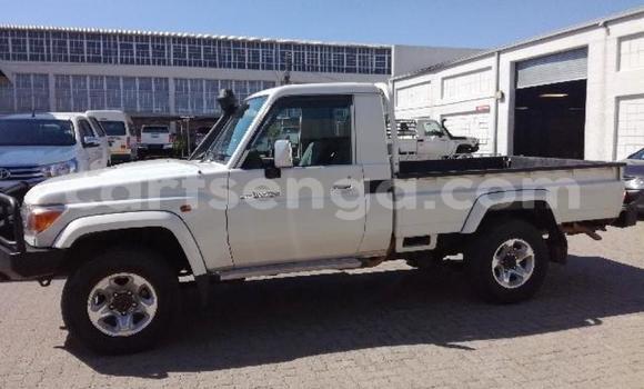 Buy Used Toyota Land Cruiser White Car in Import - Dubai in Hhohho Buy Used Toyota Land Cruiser White Car in Import - Dubai in Hhohho