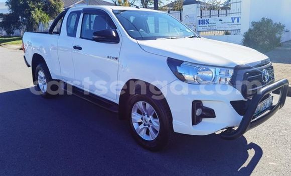 Nunua Ilio tumika Toyota Hilux White Gari ndani ya Mbabane nchini Manzini Nunua Ilio tumika Toyota Hilux White Gari ndani ya Mbabane nchini Manzini