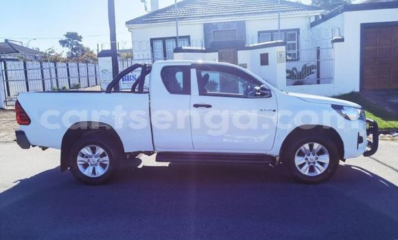 Nunua Ilio tumika Toyota Hilux White Gari ndani ya Mbabane nchini Manzini Nunua Ilio tumika Toyota Hilux White Gari ndani ya Mbabane nchini Manzini