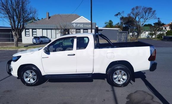 Nunua Ilio tumika Toyota Hilux White Gari ndani ya Mbabane nchini Manzini Nunua Ilio tumika Toyota Hilux White Gari ndani ya Mbabane nchini Manzini