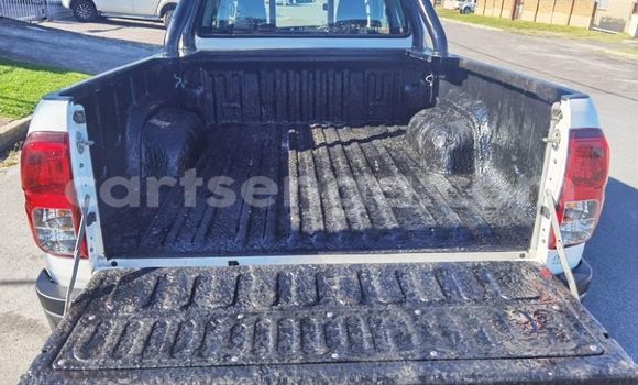 Nunua Ilio tumika Toyota Hilux White Gari ndani ya Mbabane nchini Manzini Nunua Ilio tumika Toyota Hilux White Gari ndani ya Mbabane nchini Manzini