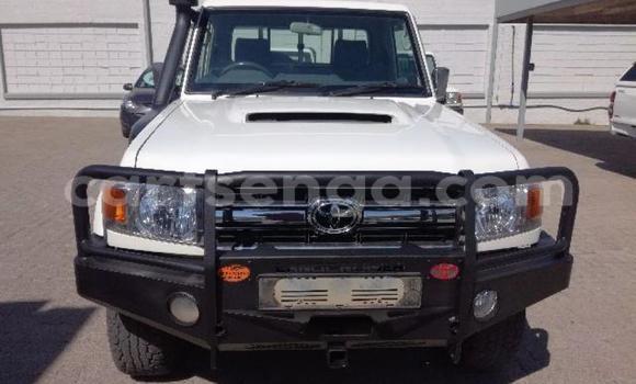 Buy Used Toyota Land Cruiser White Car in Import - Dubai in Hhohho Buy Used Toyota Land Cruiser White Car in Import - Dubai in Hhohho