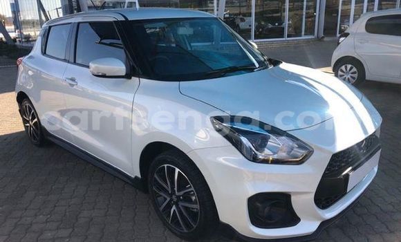 Nunua Ilio tumika Suzuki Swift White Gari ndani ya Ezulwini nchini Hhohho