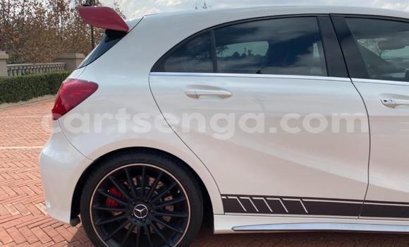 Nunua Ilio tumika Mercedes-Benz C-Classe White Gari ndani ya Manzini nchini Manzini Nunua Ilio tumika Mercedes-Benz C-Classe White Gari ndani ya Manzini nchini Manzini