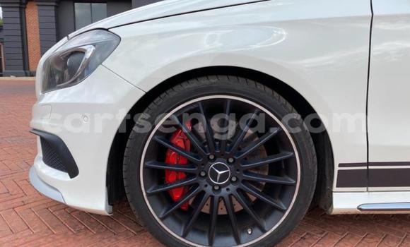 Nunua Ilio tumika Mercedes-Benz C-Classe White Gari ndani ya Manzini nchini Manzini Nunua Ilio tumika Mercedes-Benz C-Classe White Gari ndani ya Manzini nchini Manzini
