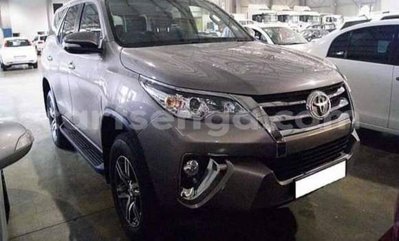 Nunua Ilio tumika Toyota Fortuner Silver Gari ndani ya Ezulwini nchini Hhohho Nunua Ilio tumika Toyota Fortuner Silver Gari ndani ya Ezulwini nchini Hhohho