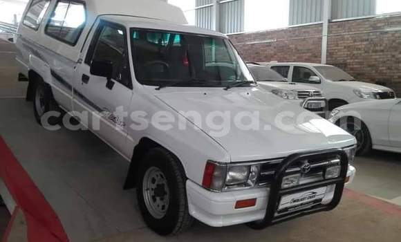 Buy Used Toyota Hilux White Car in Ezulwini in Hhohho Buy Used Toyota Hilux White Car in Ezulwini in Hhohho