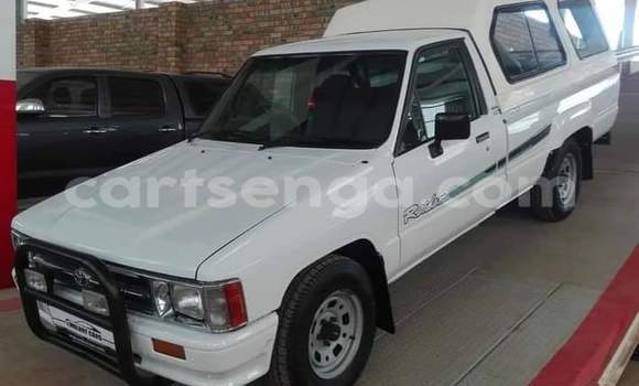 Nunua Ilio tumika Toyota Hilux White Gari ndani ya Ezulwini nchini Hhohho Nunua Ilio tumika Toyota Hilux White Gari ndani ya Ezulwini nchini Hhohho
