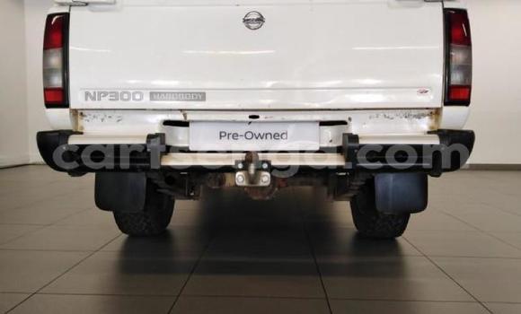 Nunua Ilio tumika Nissan NP 300 White Gari ndani ya Bhunya nchini Manzini Nunua Ilio tumika Nissan NP 300 White Gari ndani ya Bhunya nchini Manzini