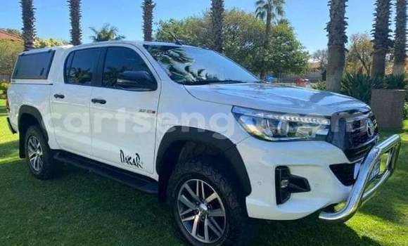 Nunua Ilio tumika Toyota Hilux White Gari ndani ya Ezulwini nchini Hhohho Nunua Ilio tumika Toyota Hilux White Gari ndani ya Ezulwini nchini Hhohho