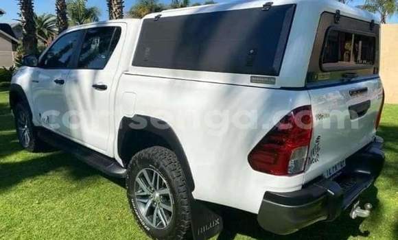 Nunua Ilio tumika Toyota Hilux White Gari ndani ya Ezulwini nchini Hhohho Nunua Ilio tumika Toyota Hilux White Gari ndani ya Ezulwini nchini Hhohho
