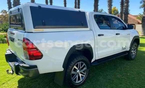 Nunua Ilio tumika Toyota Hilux White Gari ndani ya Ezulwini nchini Hhohho Nunua Ilio tumika Toyota Hilux White Gari ndani ya Ezulwini nchini Hhohho
