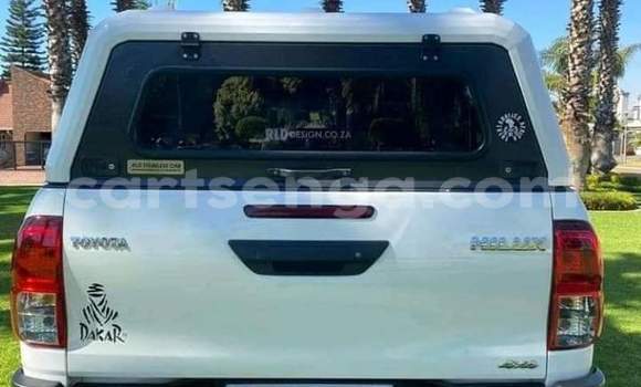 Nunua Ilio tumika Toyota Hilux White Gari ndani ya Ezulwini nchini Hhohho Nunua Ilio tumika Toyota Hilux White Gari ndani ya Ezulwini nchini Hhohho