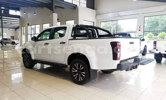 Nunua Ilio tumika Isuzu KB White Gari ndani ya Ezulwini nchini Hhohho Nunua Ilio tumika Isuzu KB White Gari ndani ya Ezulwini nchini Hhohho