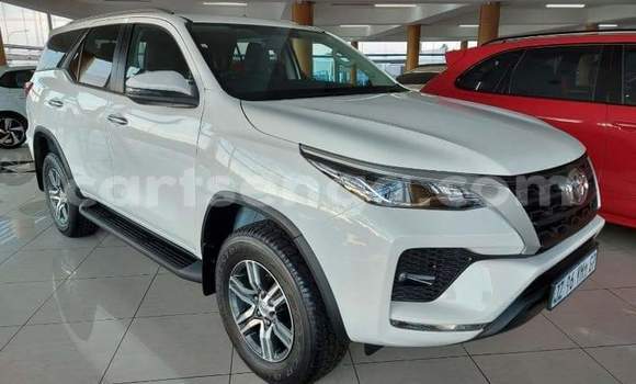 Nunua Ilio tumika Toyota Fortuner White Gari ndani ya Ezulwini nchini Hhohho Nunua Ilio tumika Toyota Fortuner White Gari ndani ya Ezulwini nchini Hhohho