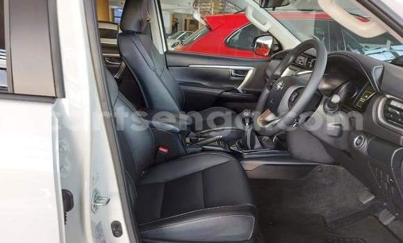 Nunua Ilio tumika Toyota Fortuner White Gari ndani ya Ezulwini nchini Hhohho Nunua Ilio tumika Toyota Fortuner White Gari ndani ya Ezulwini nchini Hhohho