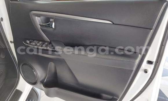 Nunua Ilio tumika Toyota Fortuner White Gari ndani ya Ezulwini nchini Hhohho Nunua Ilio tumika Toyota Fortuner White Gari ndani ya Ezulwini nchini Hhohho